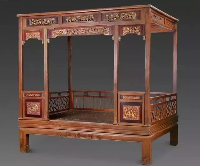 清中期 紅漆櫸木六柱式描金山水人物紋架子床