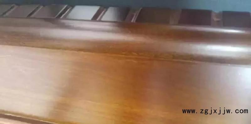 貼紙：相鄰兩邊，木紋連續(xù)