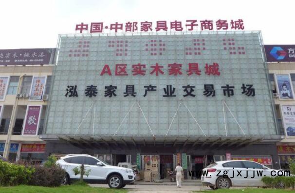 南康是全國最大的實木家具制造基地