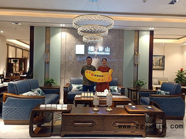 優秀導購成功推銷家具，僅需10分鐘！