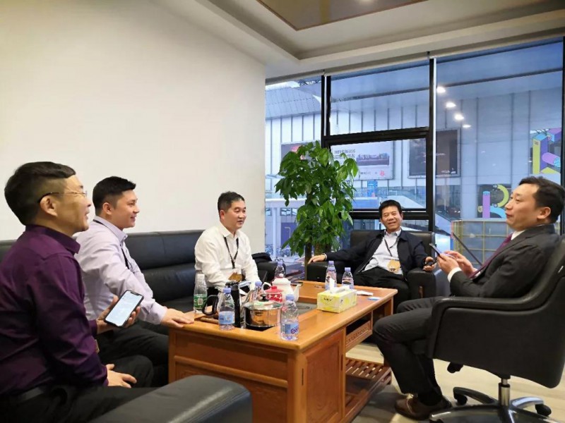 名家具展總經(jīng)理方潤(rùn)忠與區(qū)家促局、家協(xié)領(lǐng)導(dǎo)深入交流，商討合作事宜