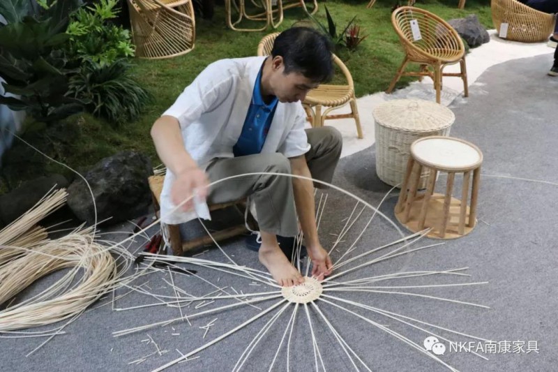 現(xiàn)場手工制作，傳承工匠精神