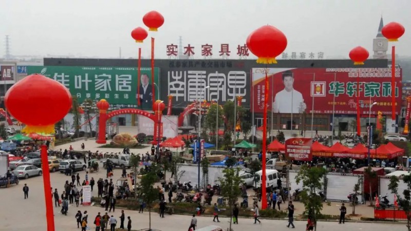 繁忙的家具市場(chǎng)（楊曉明  攝）