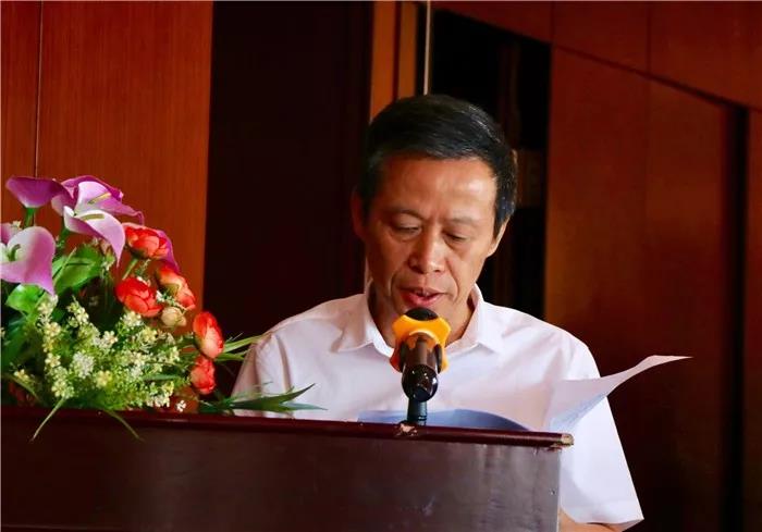 南康區(qū)家具產(chǎn)業(yè)促進(jìn)局副局長(zhǎng)申昌亮致歡迎詞