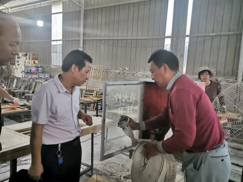 對“南康家具”集體商標企業(yè)進行走訪調(diào)研,督促做好安全生產(chǎn)工作2