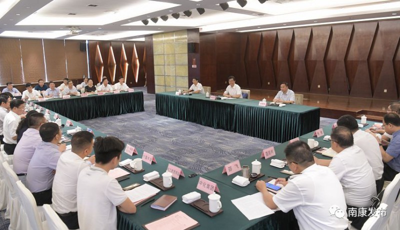炳軍書記來南康了，對南康現代家居發展提了這些建議4