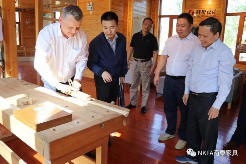中國教育國際交流協會國際職業代表團一行考察南康家具產業3