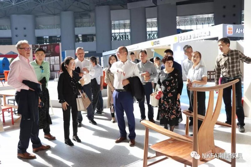 中國教育國際交流協會國際職業代表團一行考察南康家具產業7