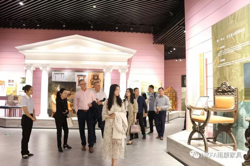 中國教育國際交流協會國際職業代表團一行考察南康家具產業11