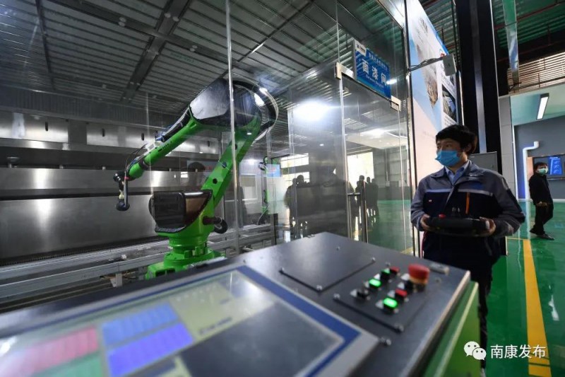 2月26日，在贛州市南康家具產業園2