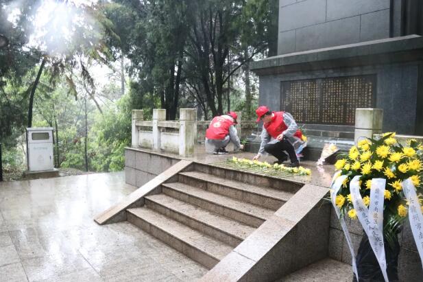 清明時(shí)節(jié)，南康家具行業(yè)退役軍人文明祭奠緬懷先烈2