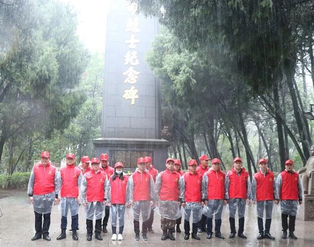 清明時(shí)節(jié)，南康家具行業(yè)退役軍人文明祭奠緬懷先烈3