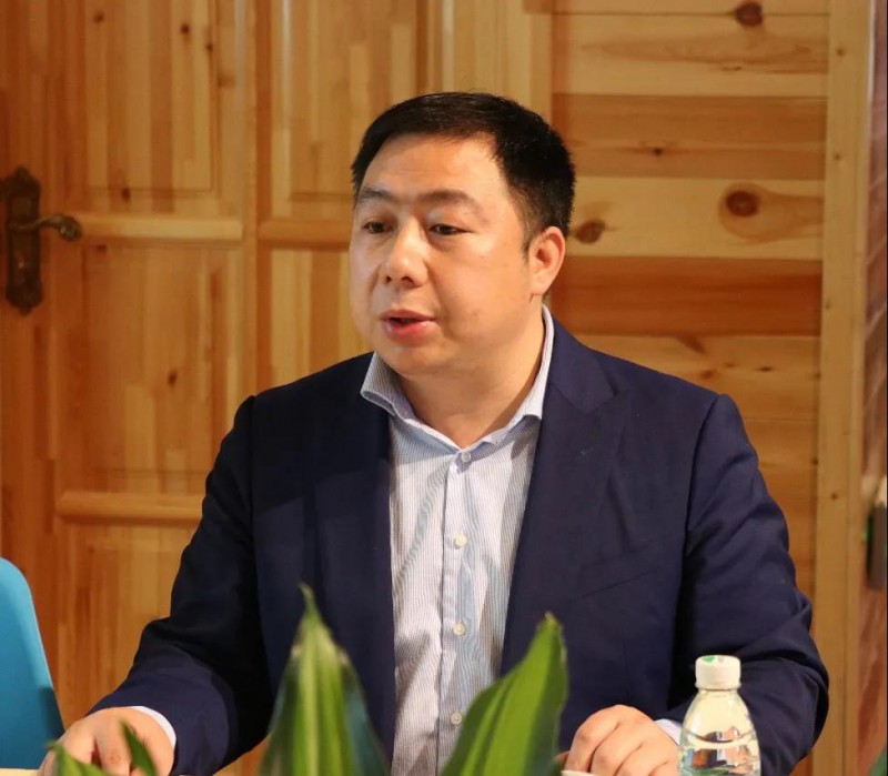 區家具協會會長顧建廈作為行業協會代表