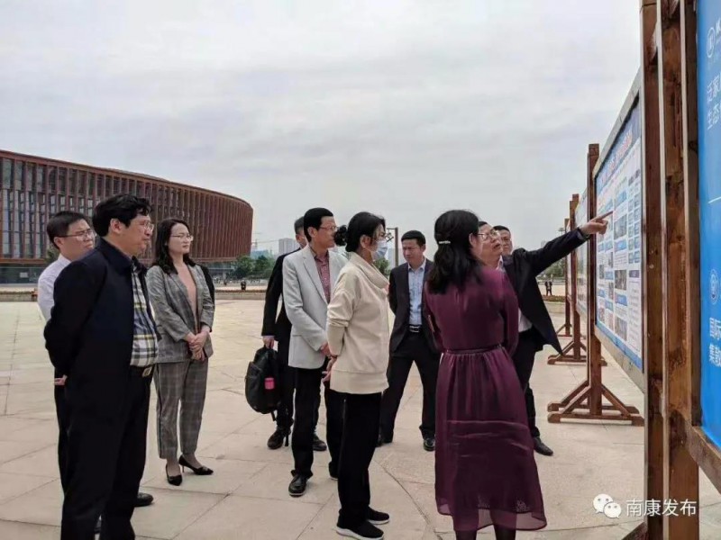 格力電器董事長董明珠考察南康家具產(chǎn)業(yè)