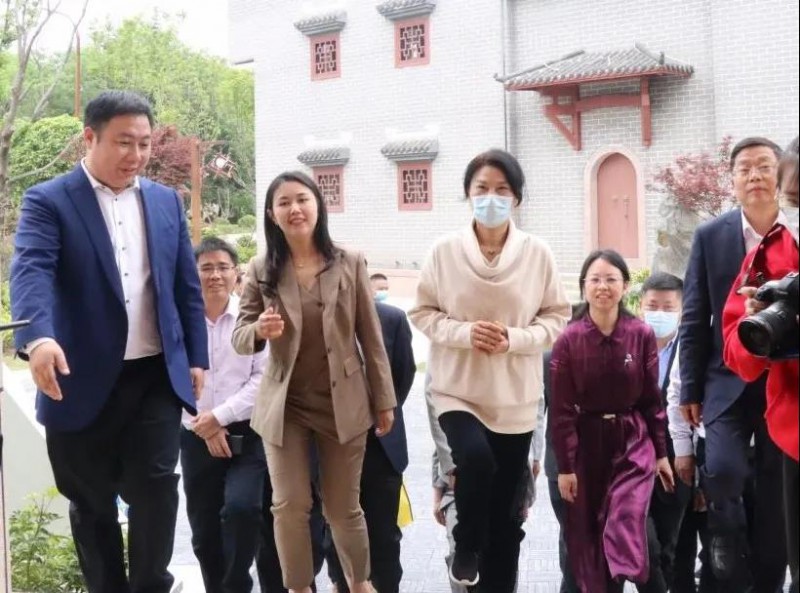 格力電器董事長董明珠考察南康家具產(chǎn)業(yè)4