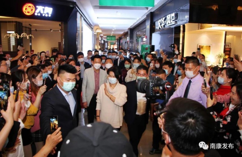 市委常委、副市長、區委書記徐兵陪同董明珠在南康考察3