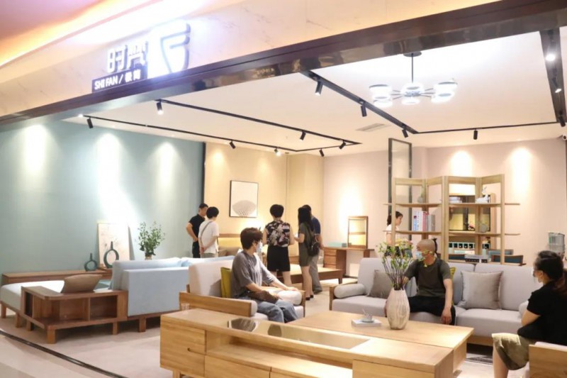 市場上的人流量明顯增多