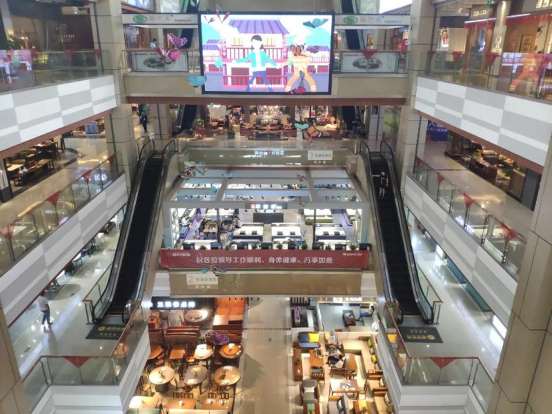 市場上的人流量明顯增多2