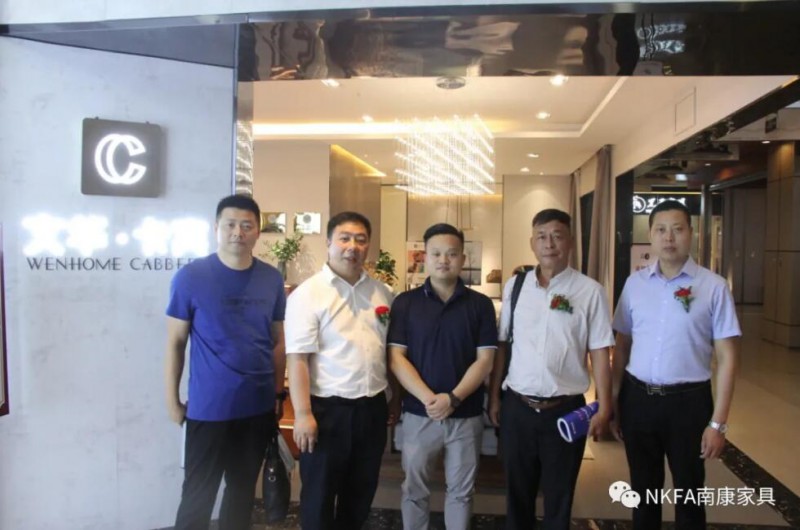 訂貨周現場人頭攢動,氣氛火爆