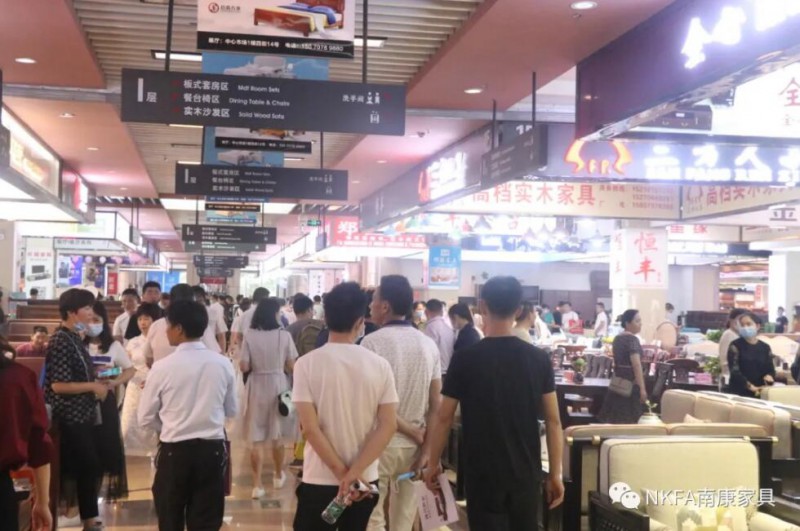 訂貨周現場人頭攢動,氣氛火爆3