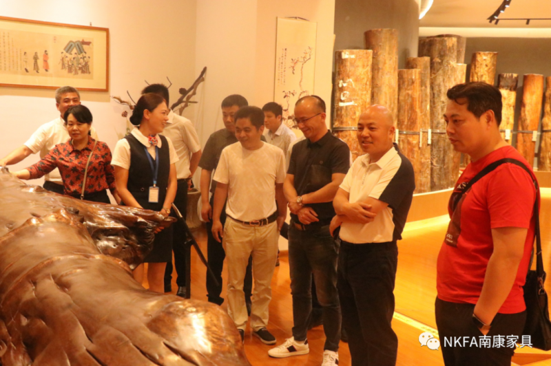 考察團一行人來抵達了龍回茶葉坳智能制造產業園