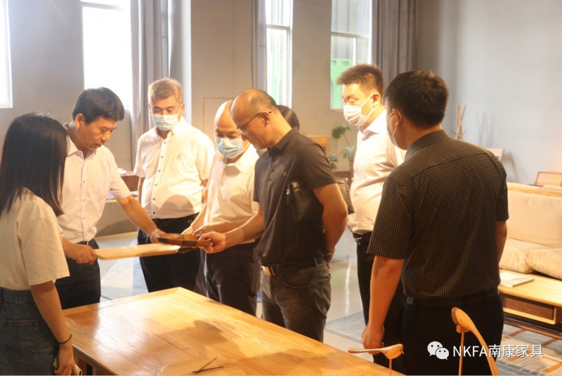 考察團一行人來抵達了龍回茶葉坳智能制造產業園2