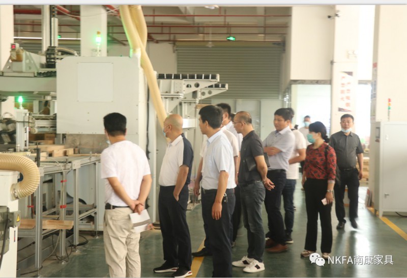 考察團一行人來抵達了龍回茶葉坳智能制造產業園5