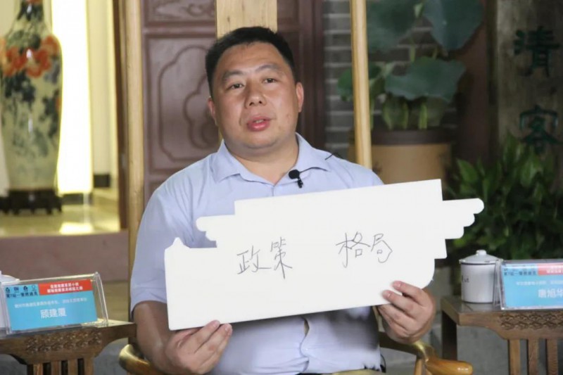 區(qū)家具協(xié)會顧建廈在直播中說