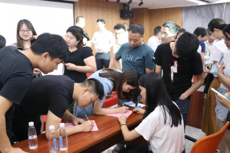 南康家具品牌企業信心滿滿，紛紛現場踴躍報名2