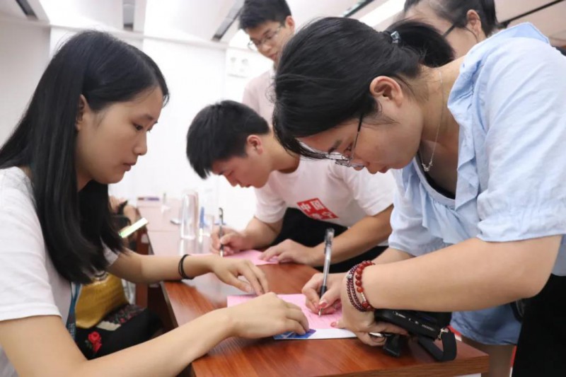 南康家具品牌企業信心滿滿，紛紛現場踴躍報名3