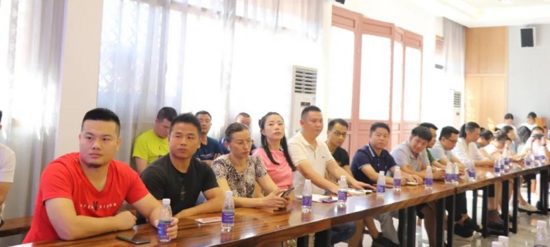 進(jìn)行了交流探討２