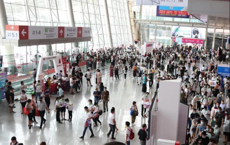 南康家具組團(tuán)出擊、統(tǒng)一形象亮相第45屆中國(guó)家博會(huì)2