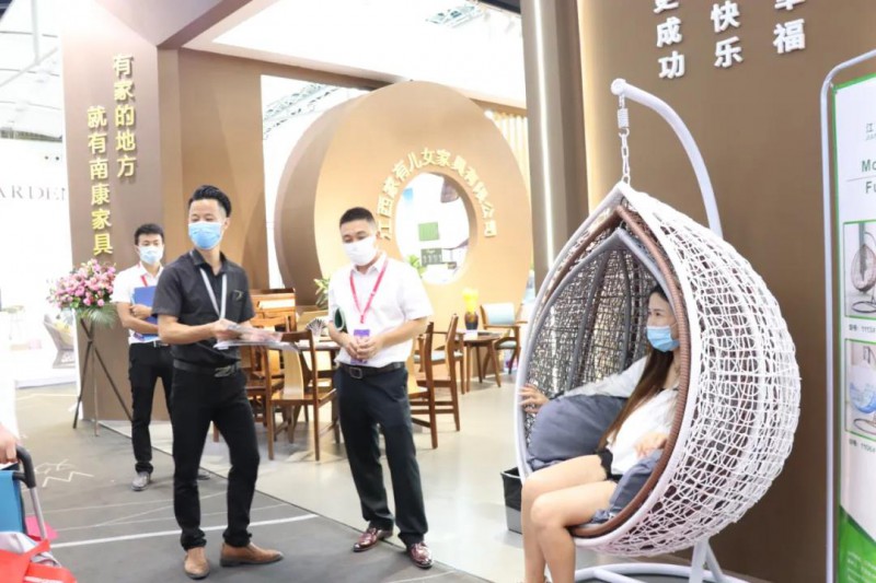 家有兒女的藤編吊籃很受歡迎哦！