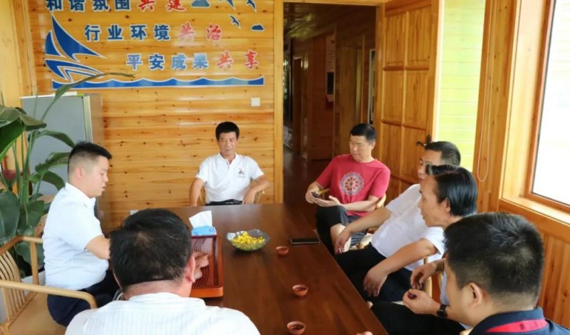 區家具協會會長顧建廈對廣東省家居商會一行的到來表示熱烈的歡迎