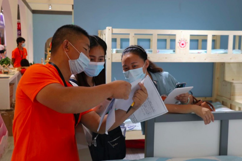 南康家具品牌展區人氣旺盛2