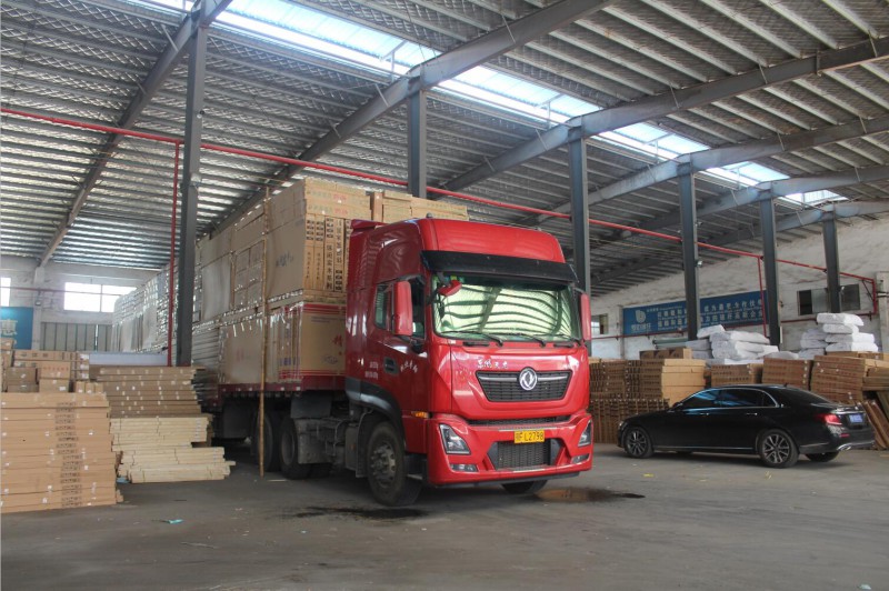 南康成信通物流倉(cāng)儲(chǔ)裝車12