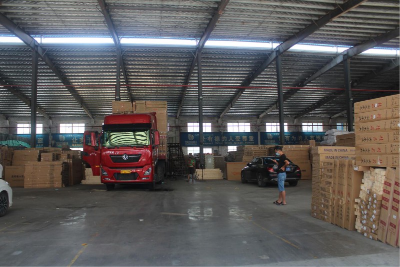 南康成信通物流倉(cāng)儲(chǔ)裝車8