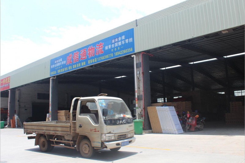 南康成信通物流倉(cāng)儲(chǔ)裝車4