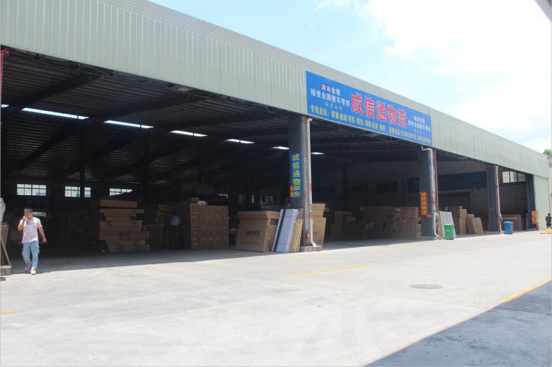 南康成信通物流倉(cāng)儲(chǔ)裝車3