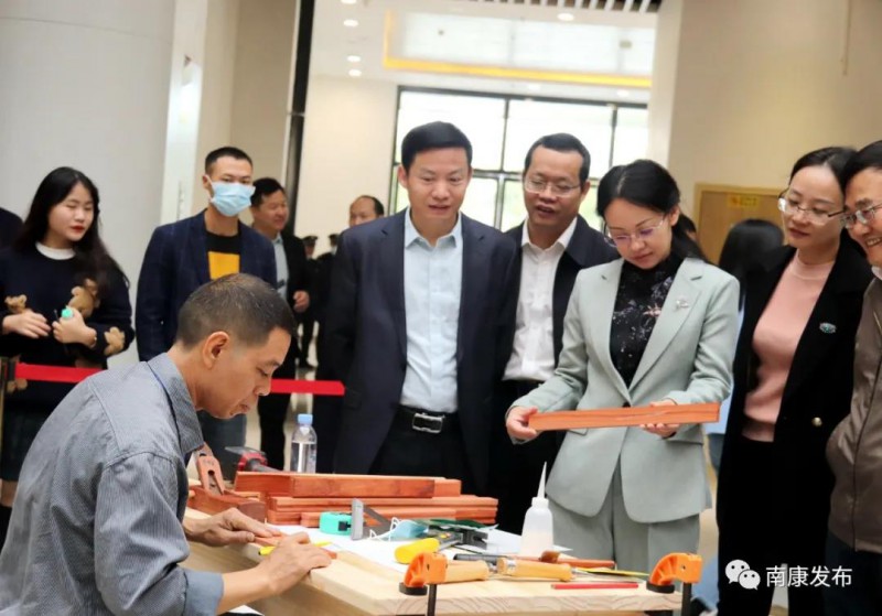 區(qū)領(lǐng)導(dǎo)現(xiàn)場(chǎng)觀摩比賽