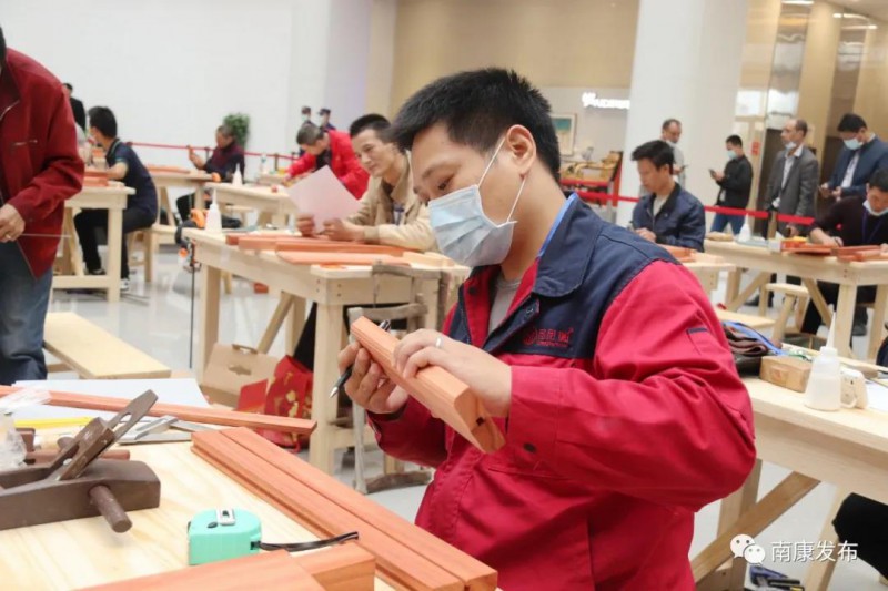 比賽緊張而激烈地進(jìn)行著