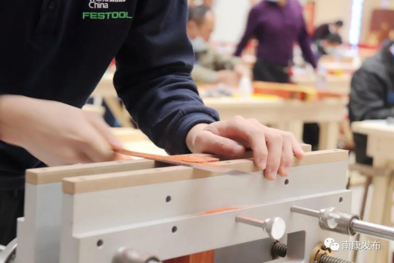 全情投入到8小時(shí)的手工制作