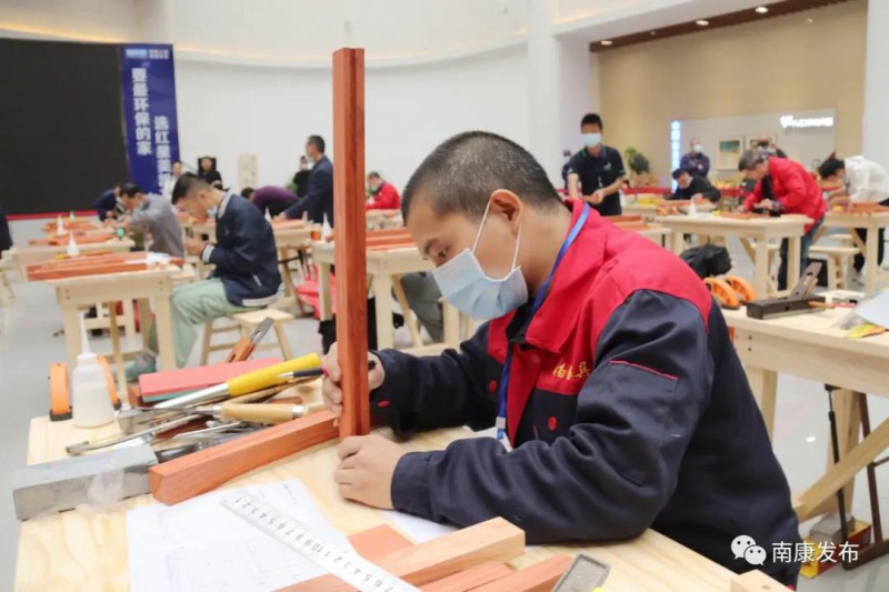 全情投入到8小時(shí)的手工制作