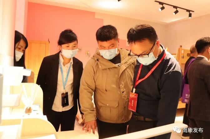 客商參觀購買興致高昂