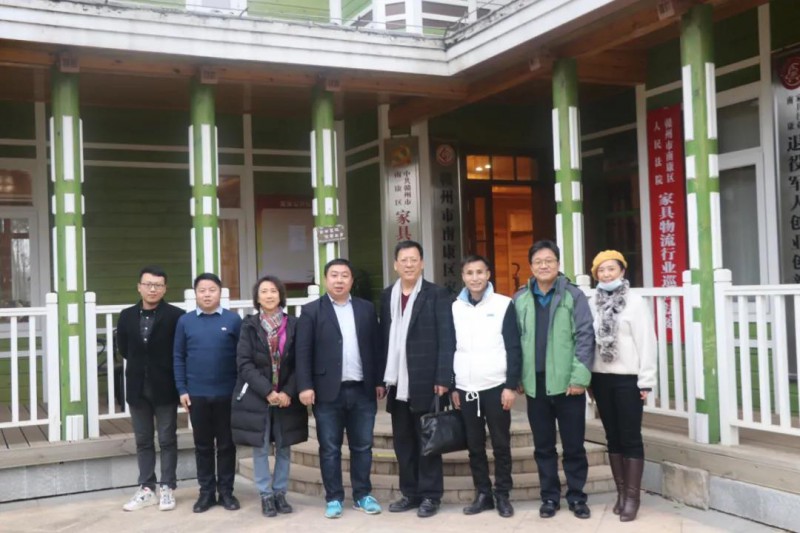 區(qū)家具協(xié)會會長顧建廈,區(qū)家具協(xié)會秘書長劉桂林,執(zhí)行秘書長楊劍先后陪同考察