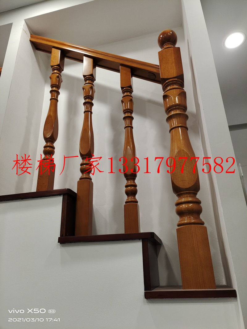 江西贛州實木樓梯廠家展廳實拍6