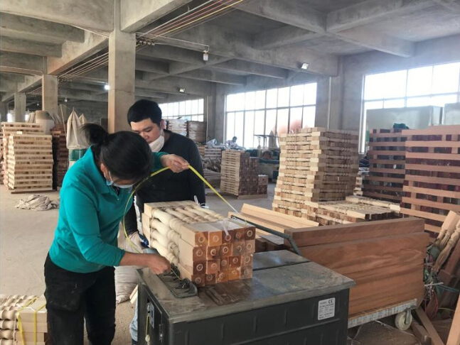 江西贛州實木樓梯廠家工廠實拍2