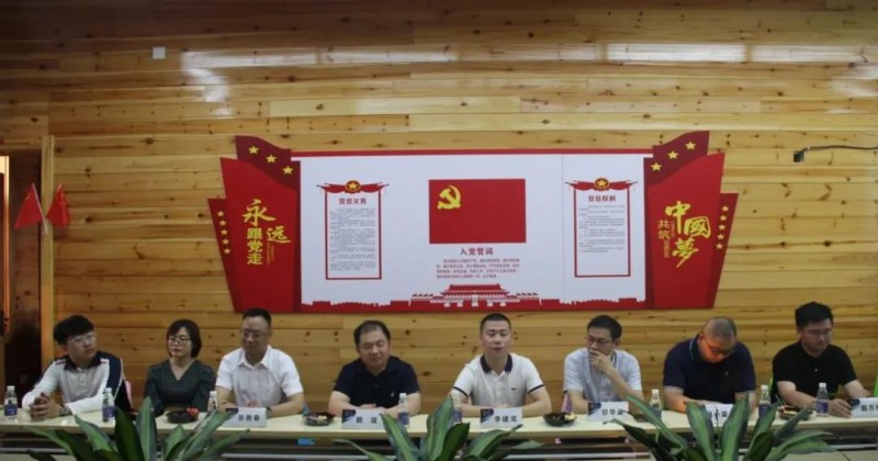 贛州經濟年度人物走進南康家具，考察產業發展情況2