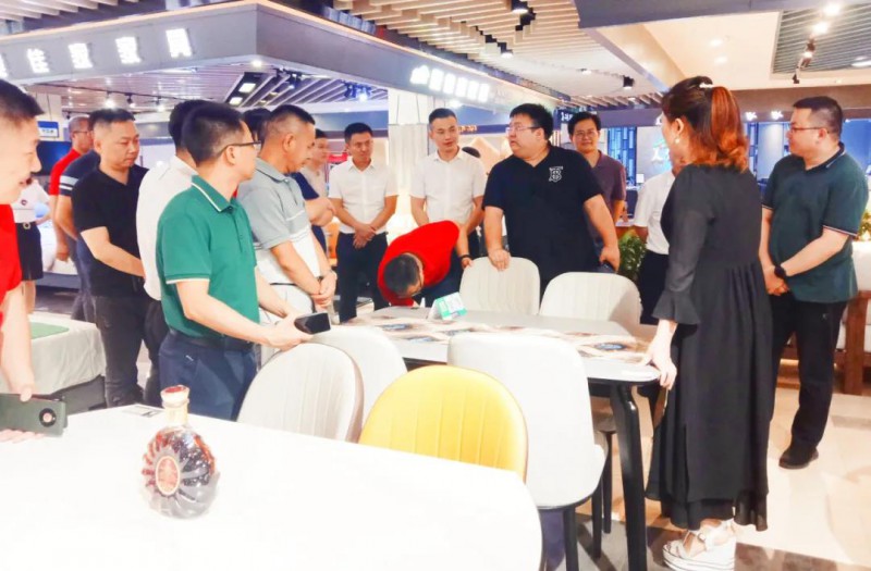 碧桂園現(xiàn)代筑美家居公司考察南康家具