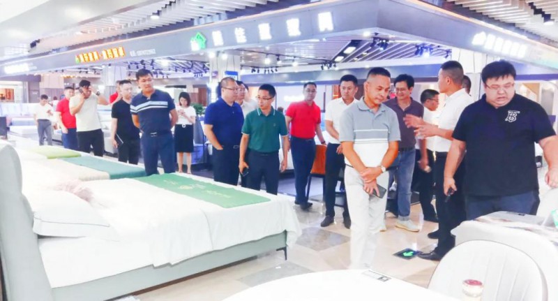 碧桂園現(xiàn)代筑美家居公司考察南康家具2